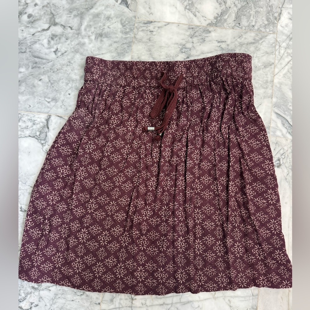 Burgundy and cream Fat Face drawstring flowy skirt.